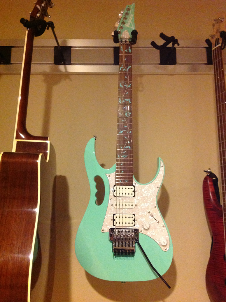 Guitar Center Customer Service | Green Guitar